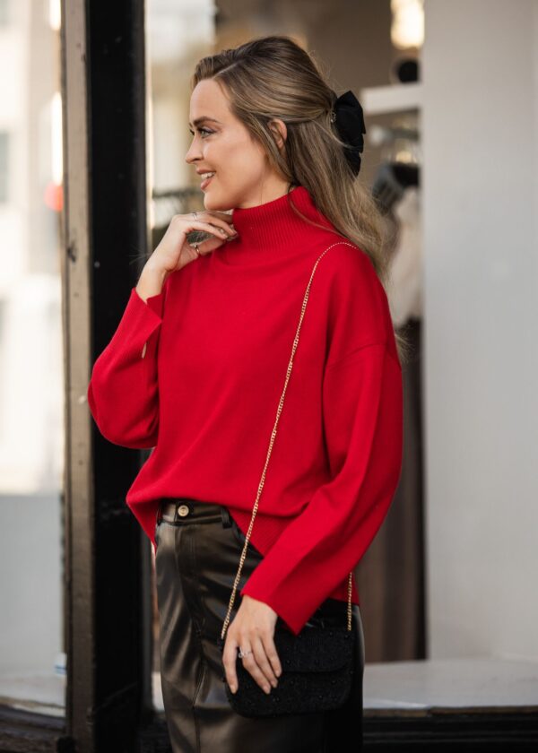 RED TURTLENECK SWEATER