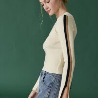 CREAM KNIT TOP WITH STRIPE SLEEVE