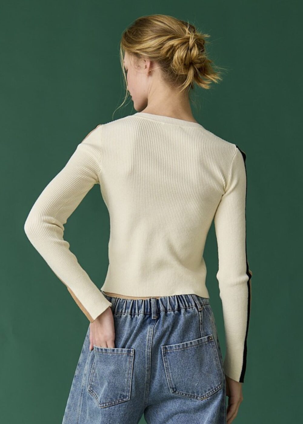 CREAM KNIT TOP WITH STRIPE SLEEVE