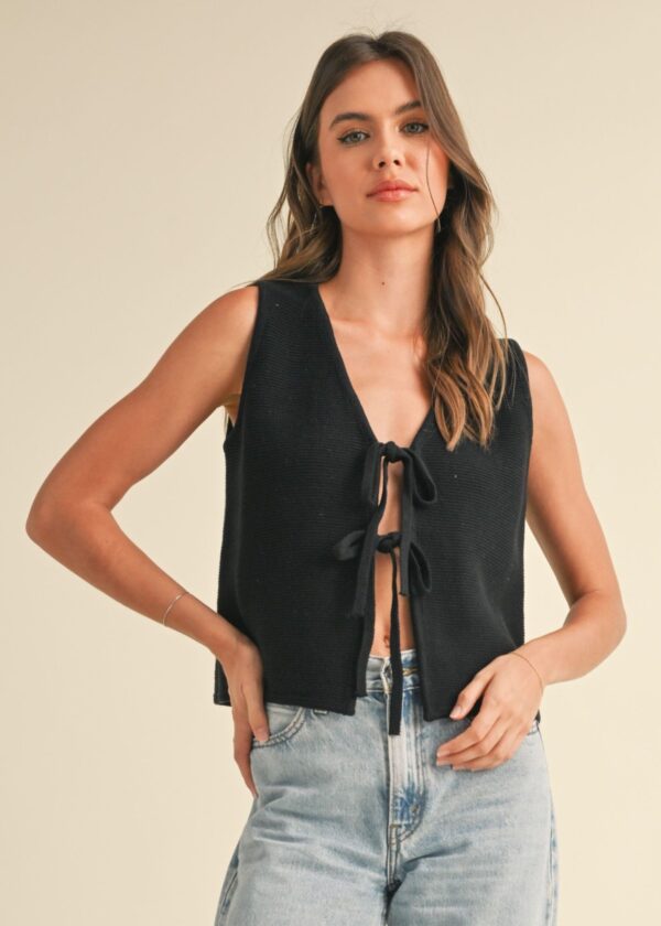 BLACK KNIT SLEEVELESS FRONT TIE TOP