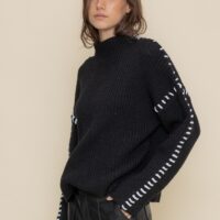 BLACK OVERSIZED RIBBED KNIT SWEATER WITH WHITE BLANKET STITCH CONTRAST