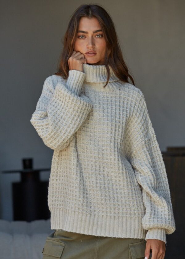 NATURAL OVERSIZED WAFFLE KNIT TURTLENECK SWEATER