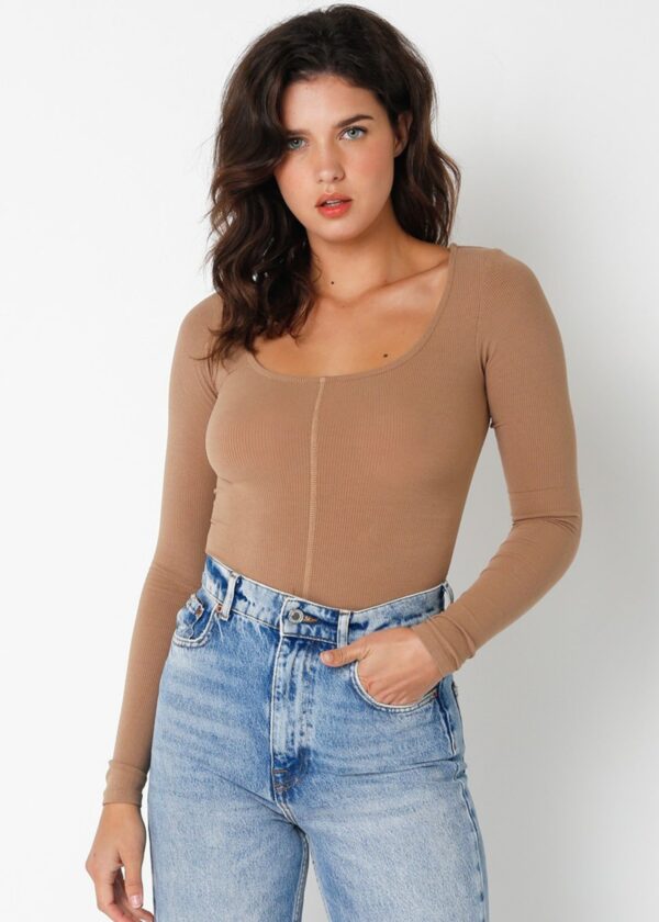 TAUPE SCOOP NECK TOP