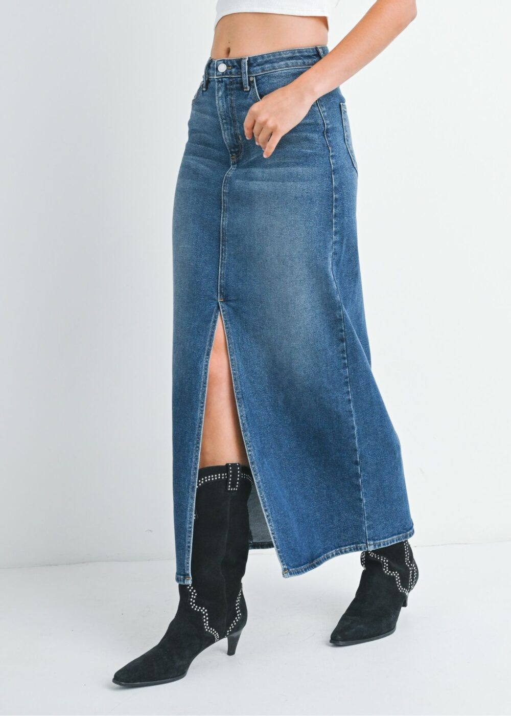 MEDIUM WASH DENIM MAXI SKIRT