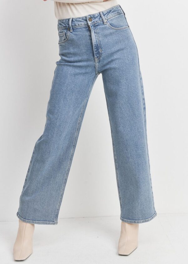 LIGHT WASH STRAIGHT LEG JEANS