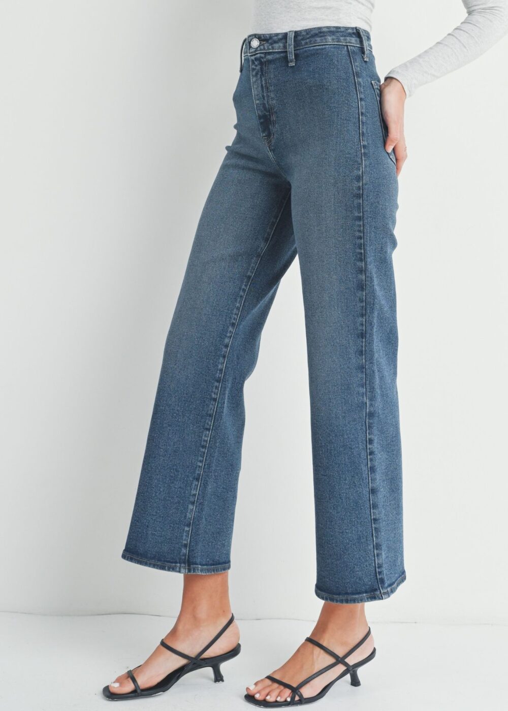 DARK WASH CROPPED WIDE LEG JEANS