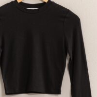 BLACK LONG SLEEVE CROP TOP