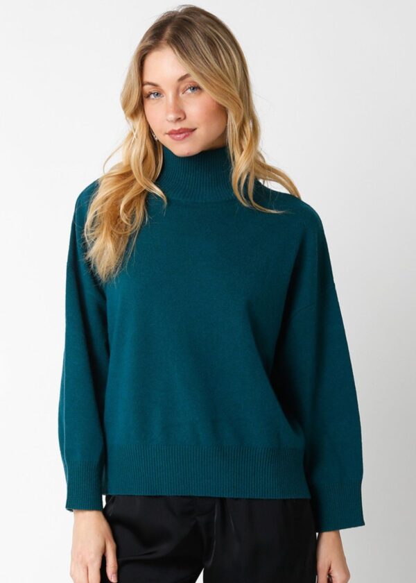 HUNTER GREEN TURTLENECK SWEATER