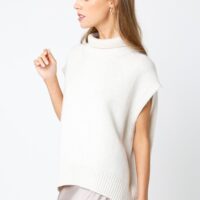 CREAM SLEEVELESS TURTLENECK SWEATER