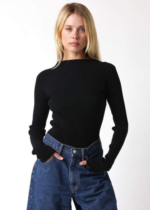 BLACK RIBBED KNIT SWEATER