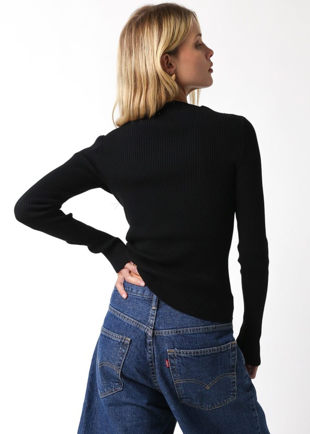 BLACK RIBBED KNIT SWEATER