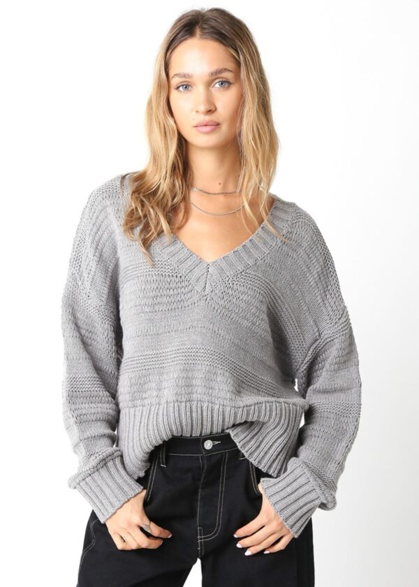 GREY KNIT V-NECK SWEATER