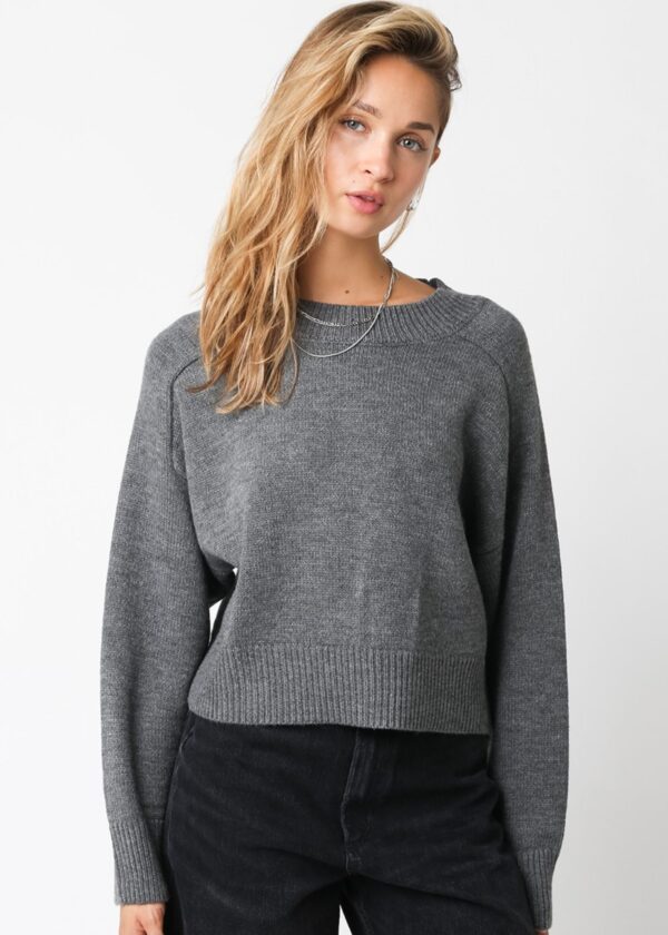 GREY CREW NECK SWEATER