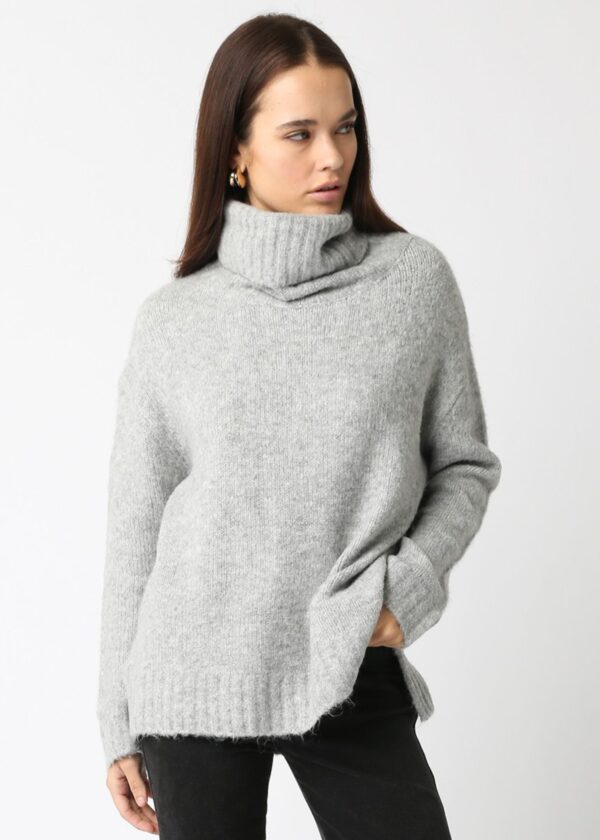 GREY FUZZY TURTLENECK SWEATER