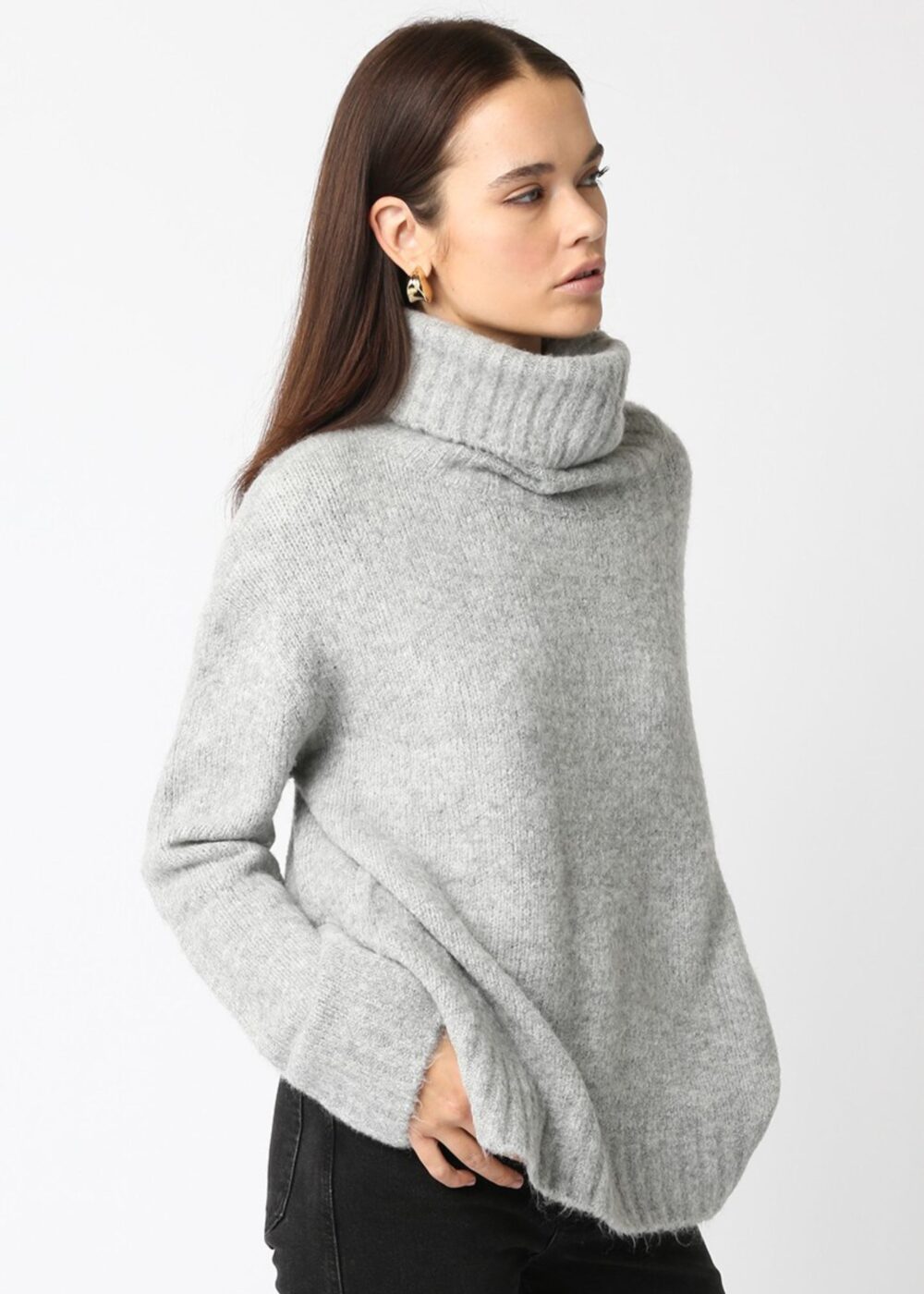 GREY FUZZY TURTLENECK SWEATER