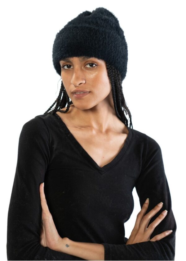 BLACK FUZZY BEANIE