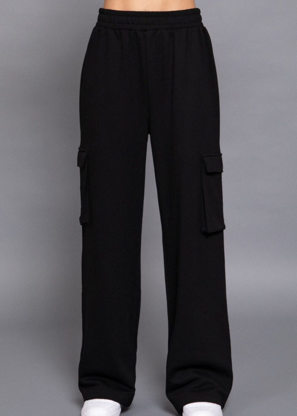 BLACK CARGO SWEATPANTS