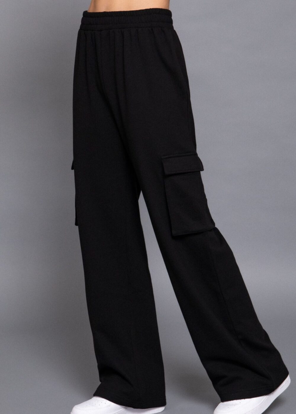 BLACK CARGO SWEATPANTS