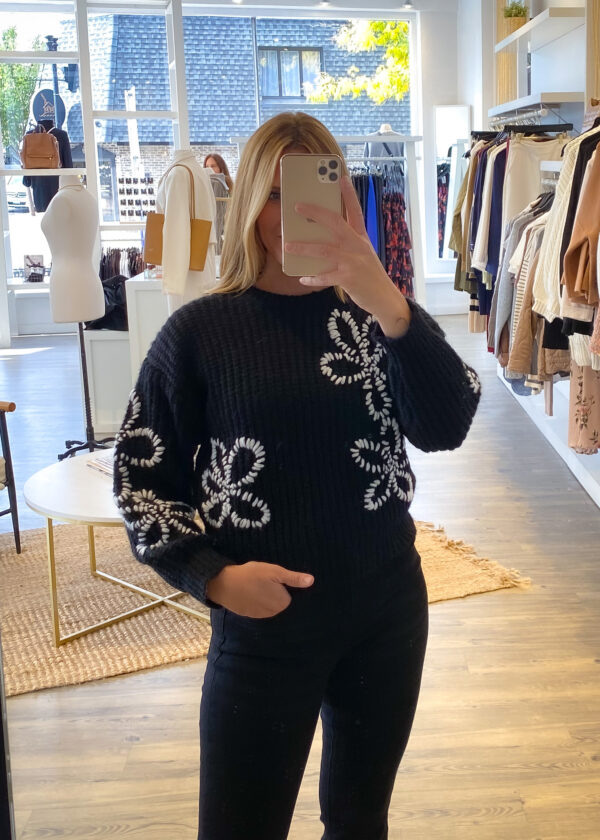 BLACK RIBBED KNIT SWEATER WITH WHITE FLORAL EMBROIDERED PATTERN