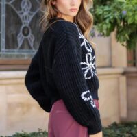 BLACK RIBBED KNIT SWEATER WITH WHITE FLORAL EMBROIDERED PATTERN