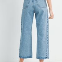 MEDIUM WASH BARREL LEG JEANS