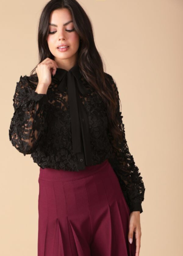 BLACK FLORAL LACE BUTTON UP TOP