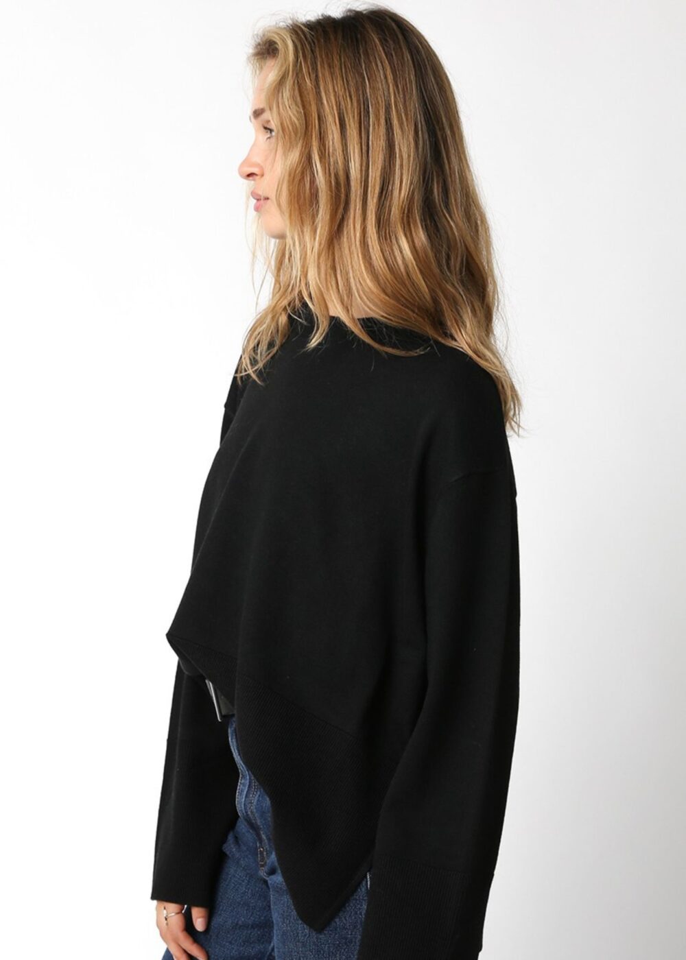 BLACK SWEATER