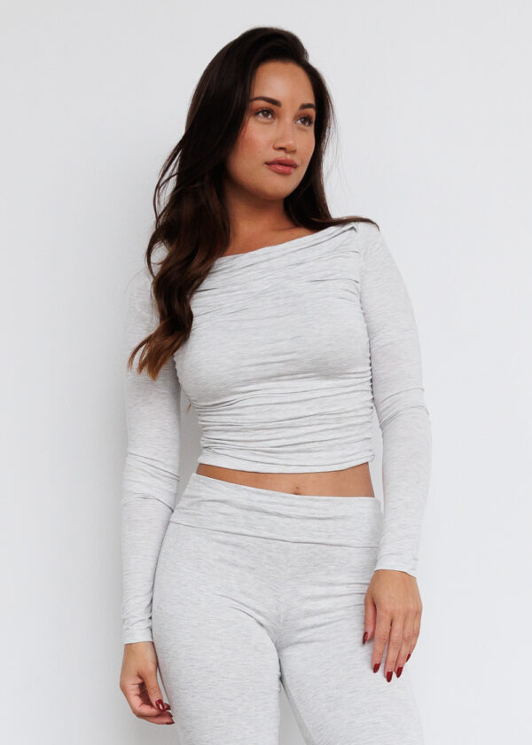 HEATHER WHITE RUCHED LONG SLEEVE TOP