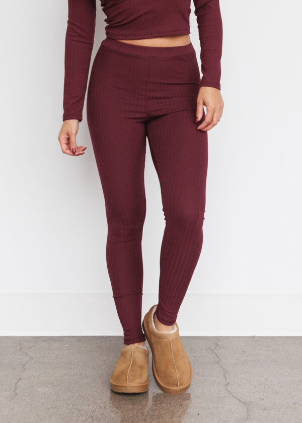 BURGUNDY RIBBED KNIT LEGGINGS