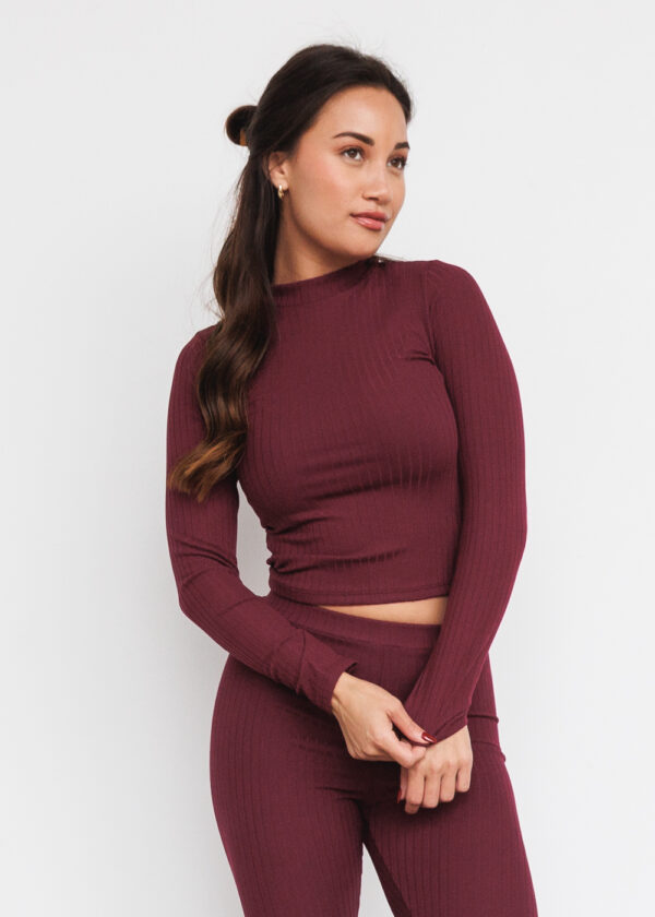 BURGUNDY RIBBED KNIT TOP