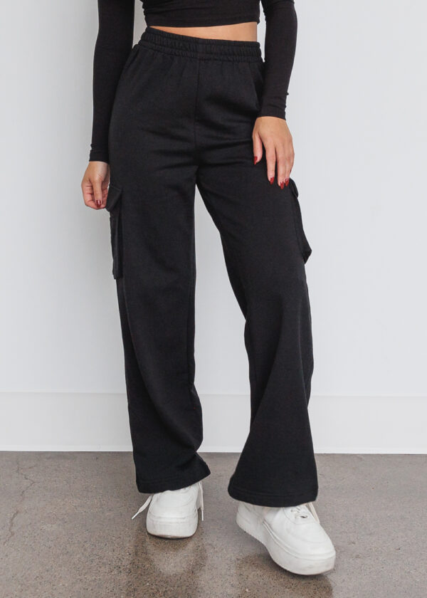 BLACK CARGO SWEATPANTS