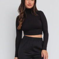 BLACK TURTLENECK CROP TOP