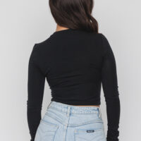 BLACK LONG SLEEVE CROP TOP