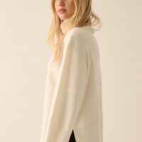 CREAM TURTLENECK SWEATER