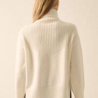 CREAM TURTLENECK SWEATER