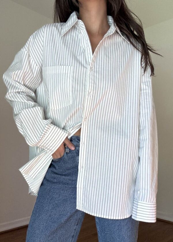 WHITE AND BLACK PINSTRIPE OVERSIZED BUTTON UP TOP