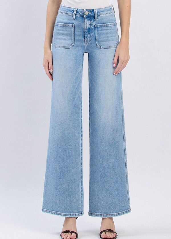 LIGHT WASH WIDE LEG JEANS WITH PATCH POCKETS