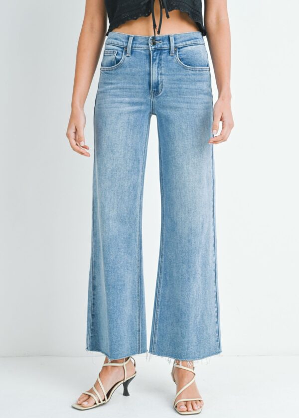 MEDIUM WASH SLIM WIDE LEG JEANS