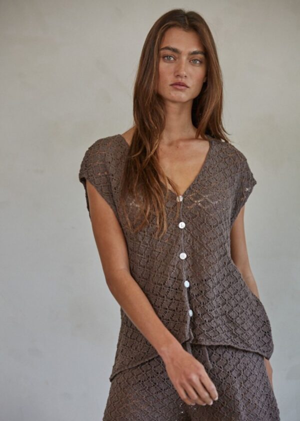 BROWN OPEN KNIT VEST