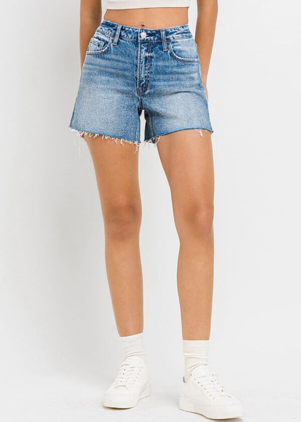 MEDIUM WASH RAW HEM DENIM SHORTS