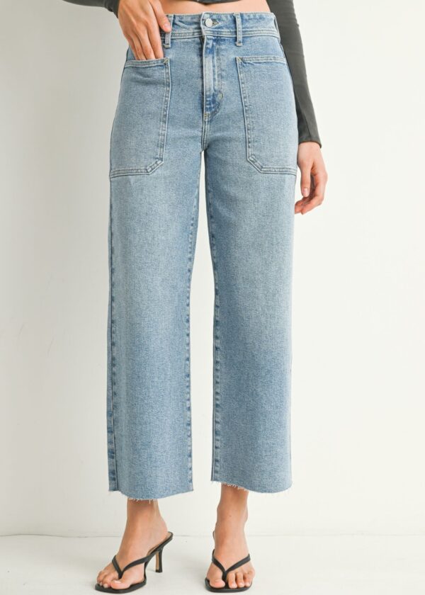 LIGHT WASH WIDE LEG UTILITY POCKET JEANS