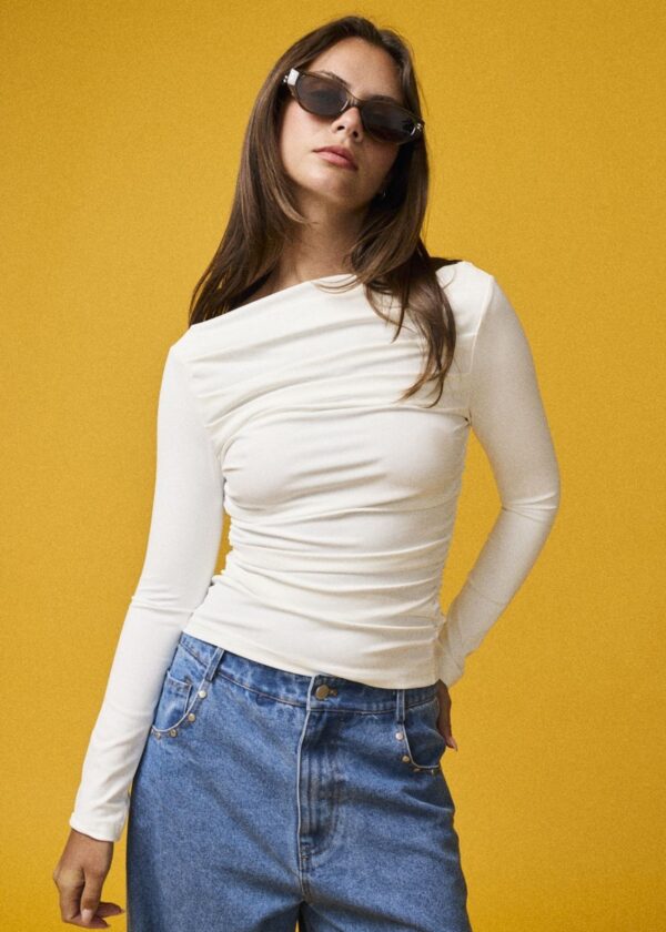 WHITE RUCHED LONG SLEEVE TOP