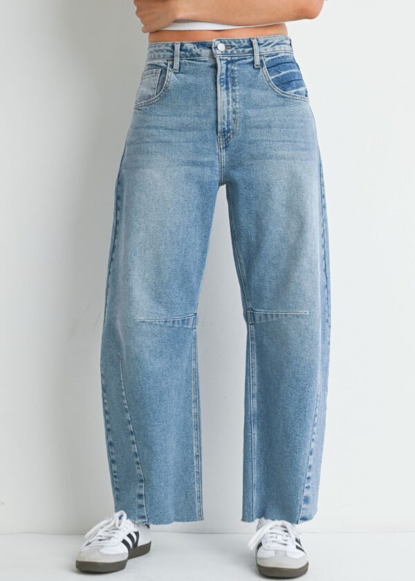 LIGHT WASH BARREL LEG JEANS