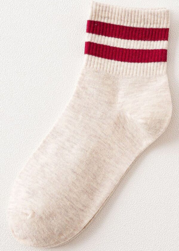 KHAKI ANKLE SOCKS WITH RED STRIPE ACCENTS