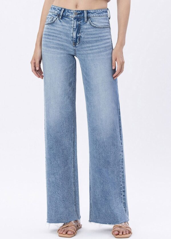 LIGHT WASH WIDE LEG JEANS