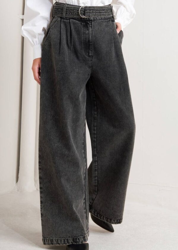 BLACK BELTED WIDE LEG JEANS