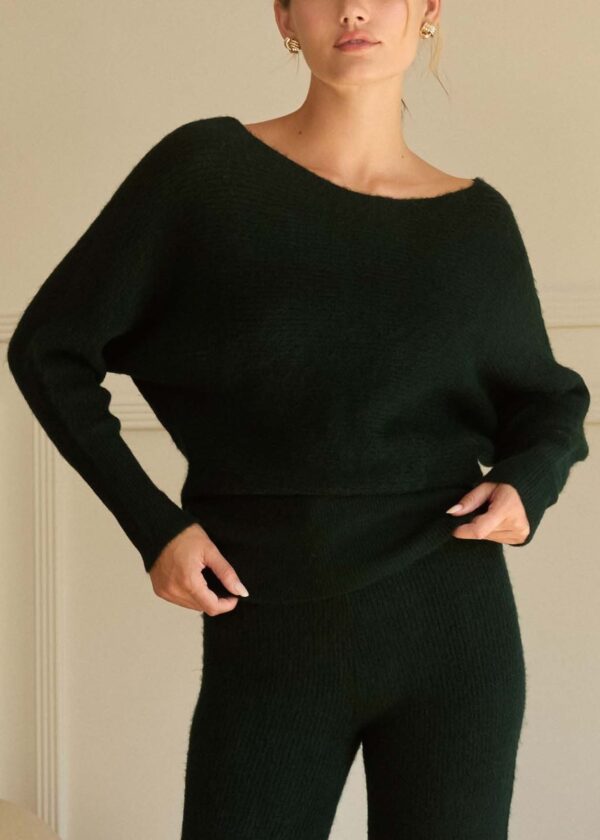 HUNTER GREEN HORIZONTAL RIBBED KNIT BOAT NECK SWEATER