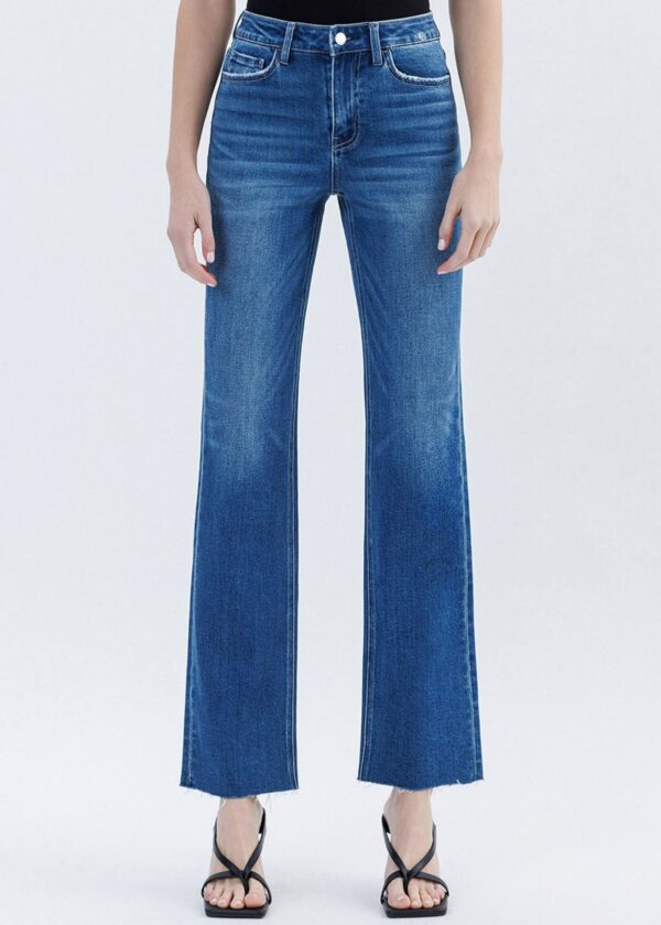 MEDIUM WASH STRAIGHT LEG JEANS